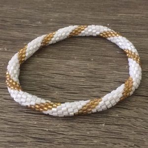 White and gold striped beaded bracelet
